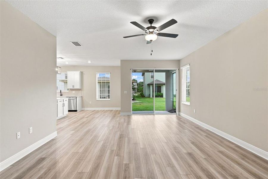 Spacious, unfurnished interior of a new home in Reunion Village, Kissimmee (Image 23).