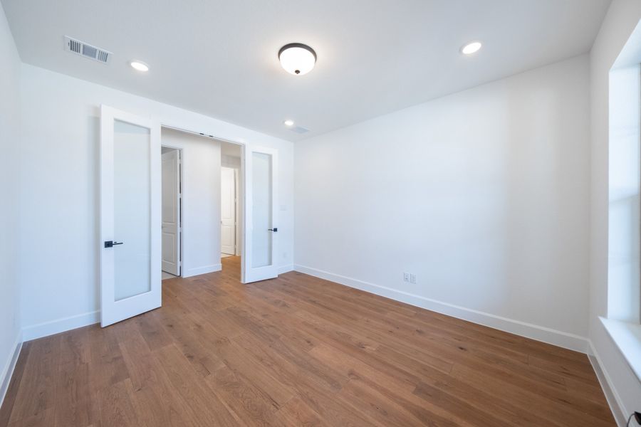 Spacious, unfurnished interior of a new home in Heath Golf and Yacht Club, Heath (Image 21). Spacious, unfurnished interior of a new home in Heath Golf and Yacht Club, Heath (Image 21).