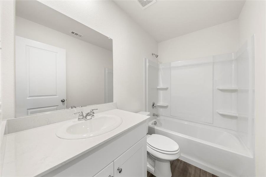 21. 209 Bradford - 2ND Bath 21. 209 Bradford - 2ND Bath