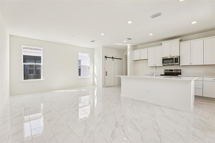 Spacious, unfurnished interior of a new home in Trinity Place, St. Cloud (Image 18).