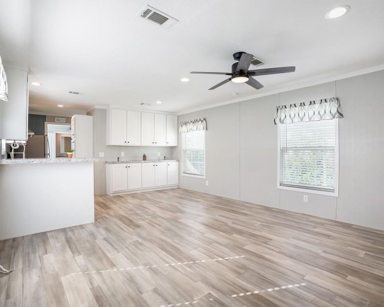 Spacious, unfurnished interior of a new home in , Fort Lauderdale (Image 16).