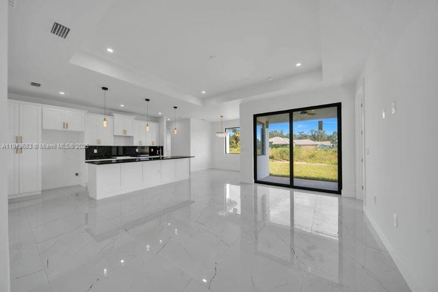 Spacious, unfurnished interior of a new home in , Lehigh Acres (Image 21).