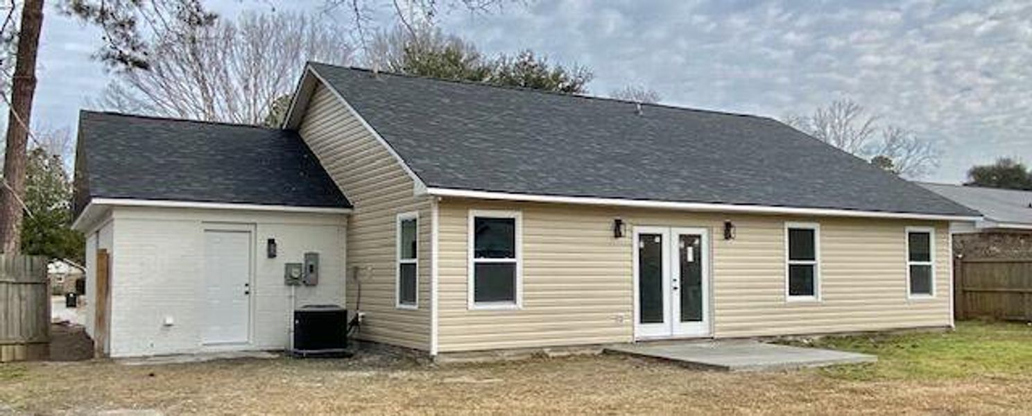 Exterior details and patio area of a home in , Goose Creek (Image 5).