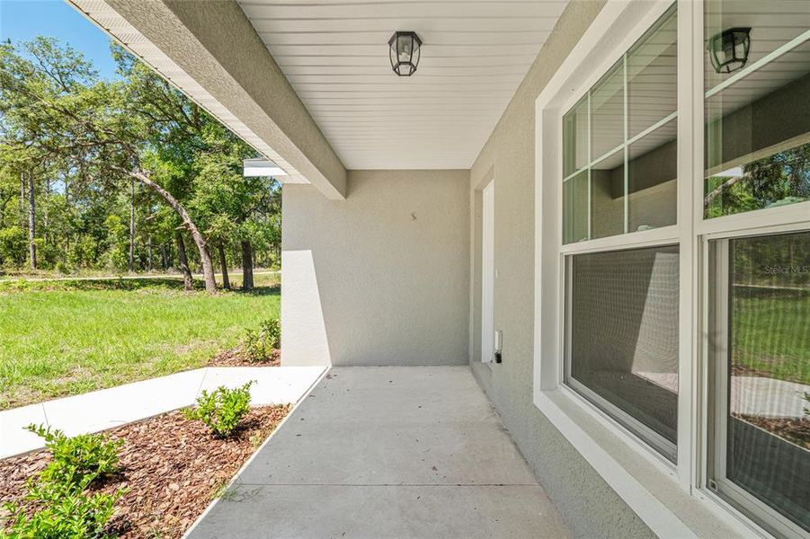 Exterior details and patio area of a home in , Dunnellon (Image 3). Exterior details and patio area of a home in , Dunnellon (Image 3).