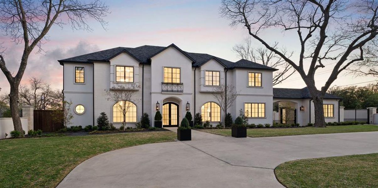 Front exterior of a new home in , Dallas, TX, highlighting curb appeal (Image 1). Front exterior of a new home in , Dallas, TX, highlighting curb appeal (Image 1).