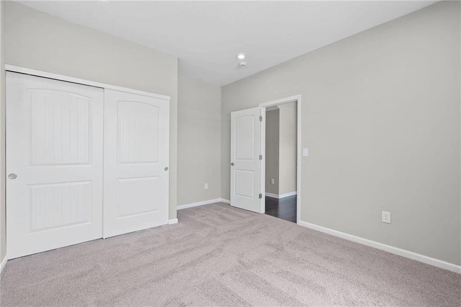 Spacious, unfurnished interior of a new home in Laurel Farms, Dallas (Image 27).