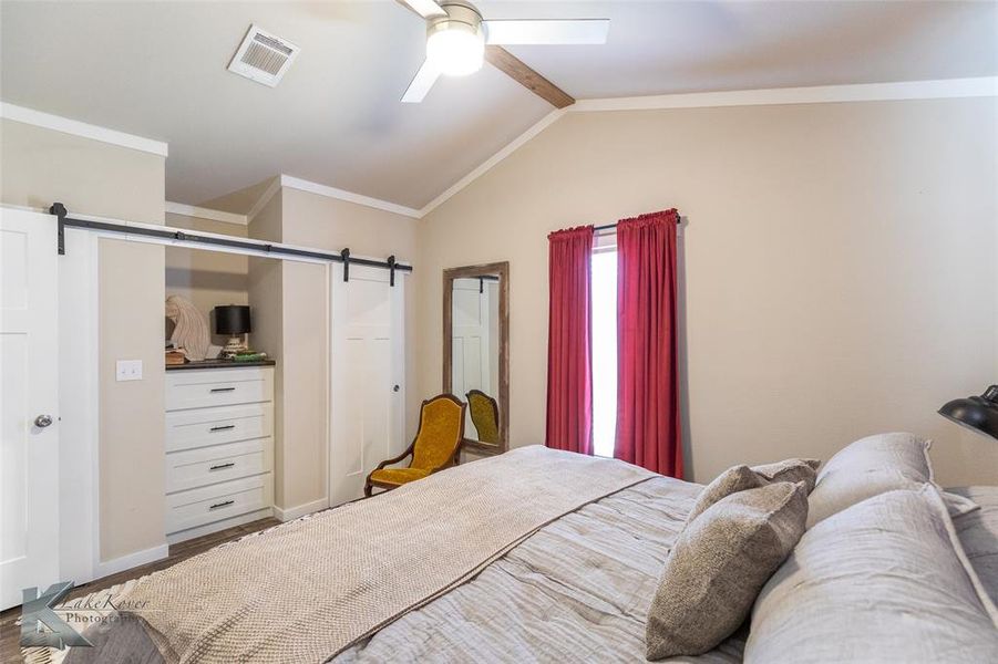 Furnished interior view inside a new home in , Abilene (Image 8).
