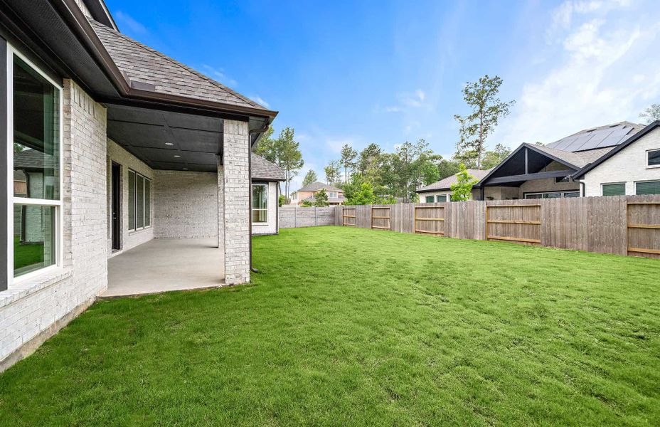 Representative exterior details of a home built from the 4094 by Ravenna Homes in Artavia 70′, Conroe (Image 27).