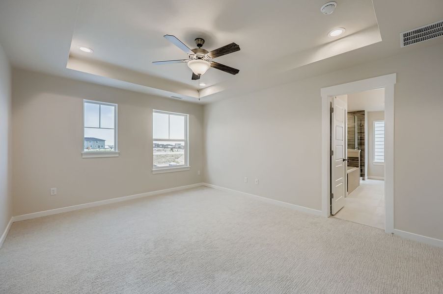 Spacious, unfurnished interior of a new home in Sterling Ranch 40s, Colorado Springs (Image 17).