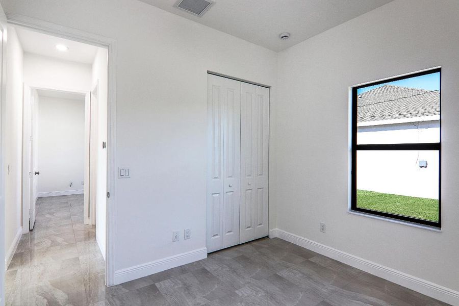 42 - Guest Bedroom 03