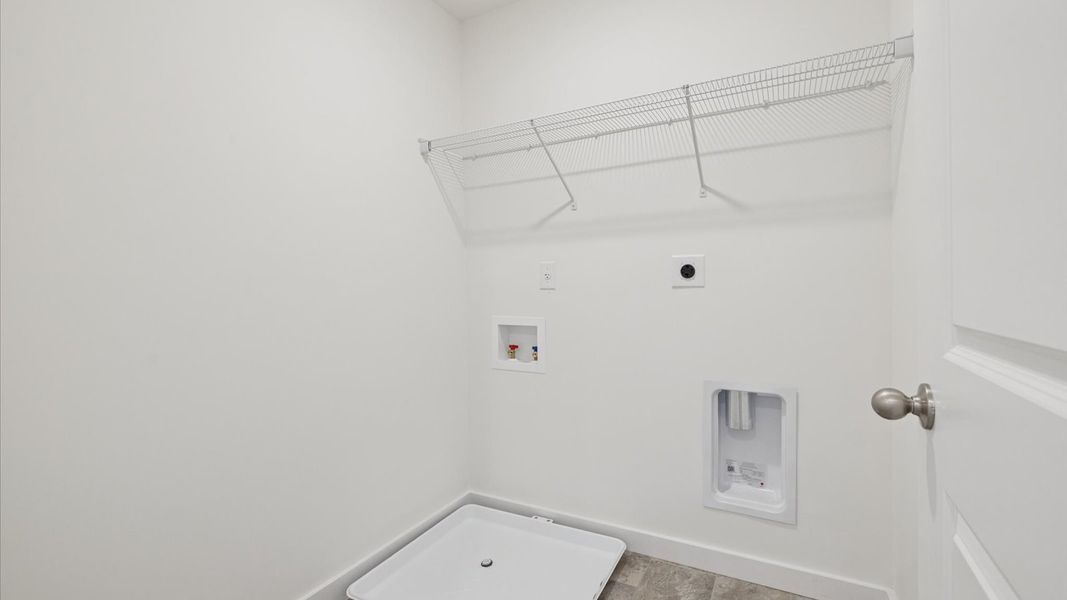 Spacious, unfurnished interior of a new home in Belhaven, Knoxville (Image 18).