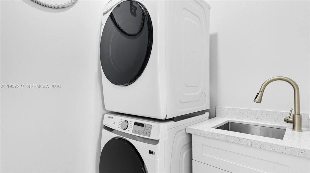 Close-up of interior finishes inside a home in , Fort Lauderdale (Image 18).