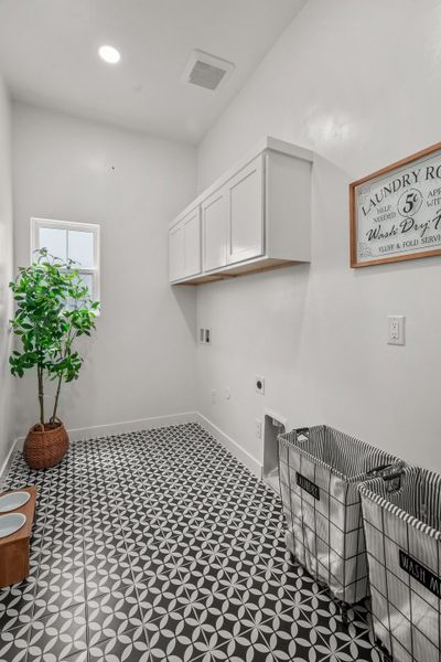 Furnished interior view inside a new home in Paseo Del Este Unit 9, El Paso (Image 8).