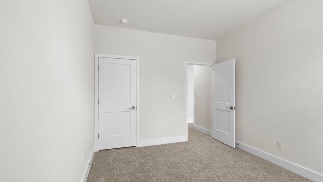 Spacious, unfurnished interior of a new home in Hemlock, Williamston (Image 29).