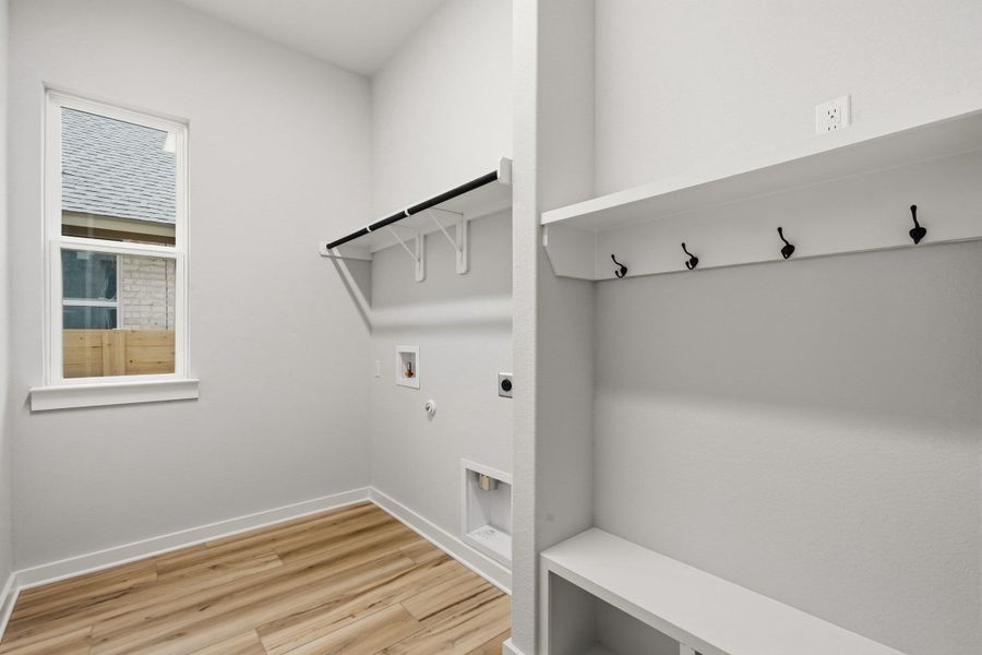 Spacious, unfurnished interior of a new home in Wolf Ranch, Georgetown (Image 49).