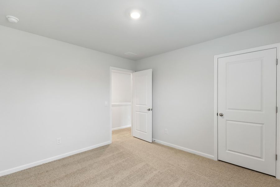 Spacious, unfurnished interior of a new home in Carolina Groves, Moncks Corner (Image 15).