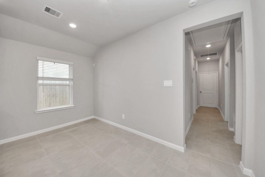 Spacious, unfurnished interior of a new home in Montgomery Ridge: Founders Collection, Conroe (Image 32).