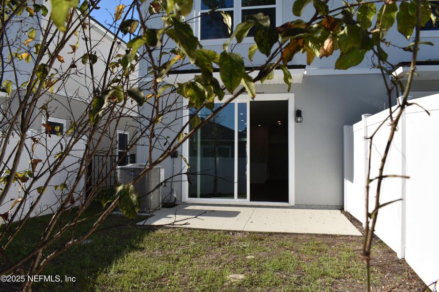 Exterior details and patio area of a home in Irongate Villas, Jacksonville (Image 35).