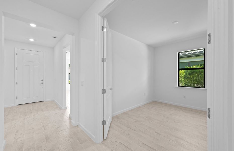 Spacious, unfurnished interior of a new home in Del Webb Naples, Immokalee (Image 19).
