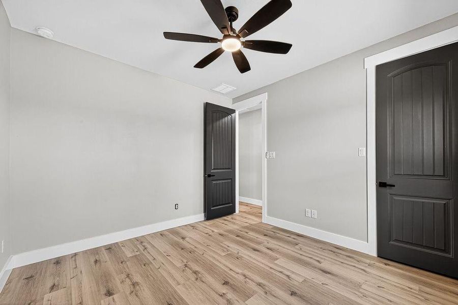 Spacious, unfurnished interior of a new home in , Angleton (Image 21).