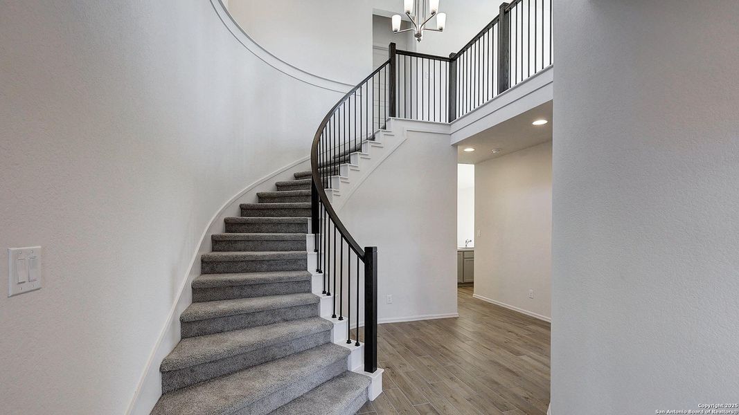 Spacious, unfurnished interior of a new home in Veranda 40', San Antonio (Image 20). Spacious, unfurnished interior of a new home in Veranda 40', San Antonio (Image 20).