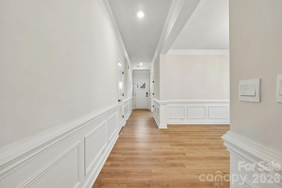 Spacious, unfurnished interior of a new home in Sylvan Creek, Denver (Image 17).