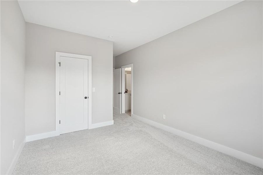 Spacious, unfurnished interior of a new home in Settingdown Farms, Cumming (Image 16).