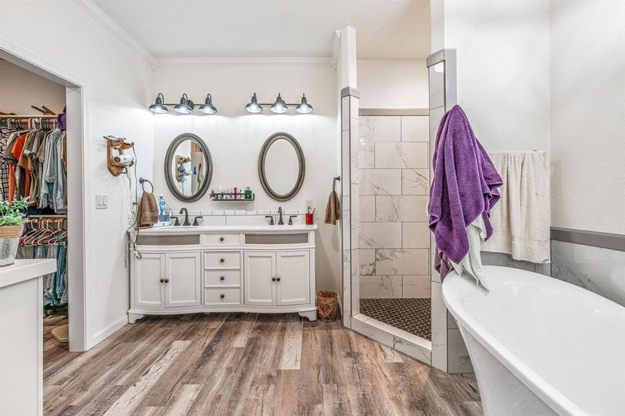 Furnished interior view inside a new home in , Comanche (Image 26).