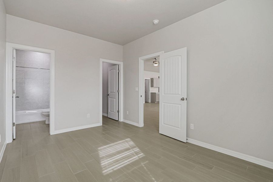 Spacious, unfurnished interior of a new home in Emerald Estates, Horizon City (Image 29). Spacious, unfurnished interior of a new home in Emerald Estates, Horizon City (Image 29).