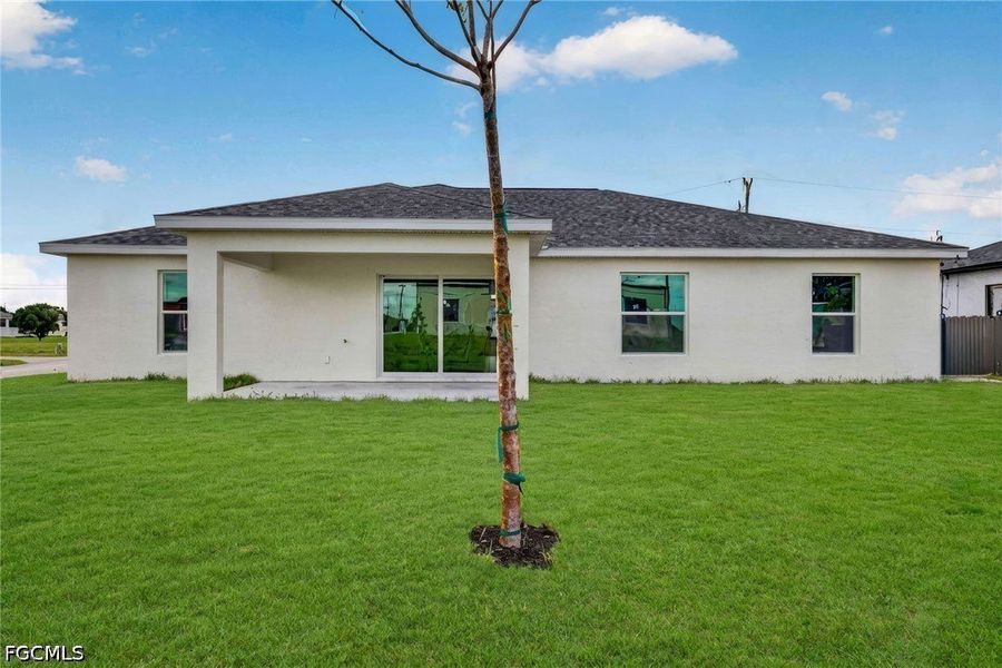 Exterior details and patio area of a home in Cape Coral, Cape Coral (Image 16). Exterior details and patio area of a home in Cape Coral, Cape Coral (Image 16).