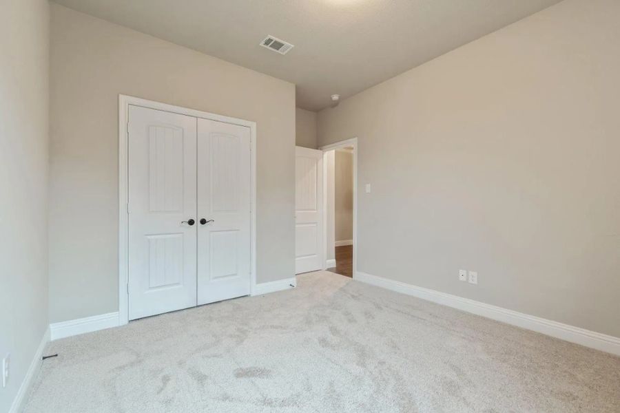 Image 105 representing the Concept 2373 by Landsea Homes in Coyote Crossing, Godley, TX. Image 105 representing the Concept 2373 by Landsea Homes in Coyote Crossing, Godley, TX.