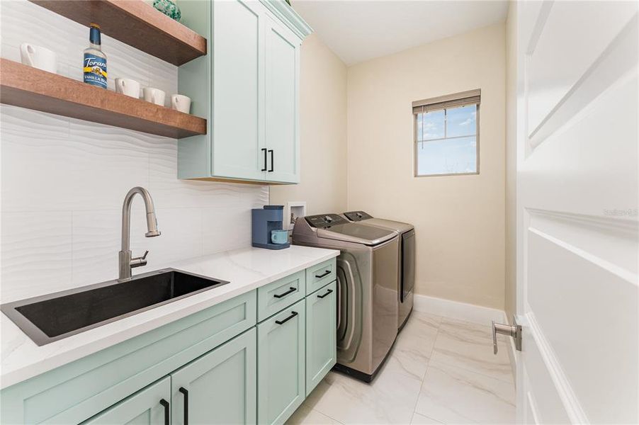Furnished interior view inside a new home in , Auburndale (Image 19).
