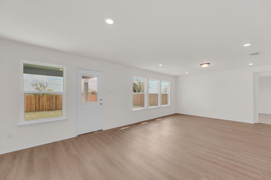 Spacious, unfurnished interior of a new home in Hidden Trails, Belton (Image 18).