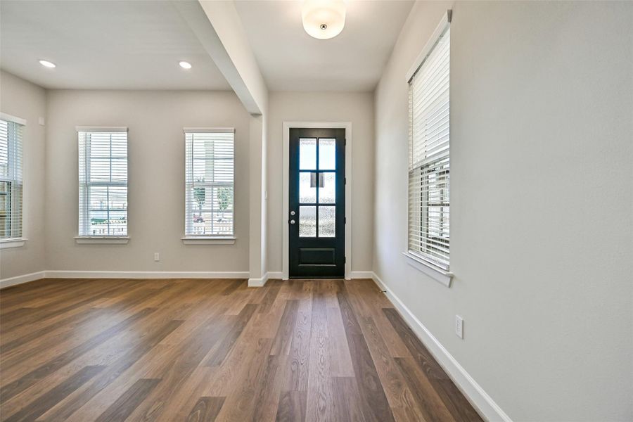 Spacious, unfurnished interior of a new home in Pearland Old Townsite, Pearland (Image 32).