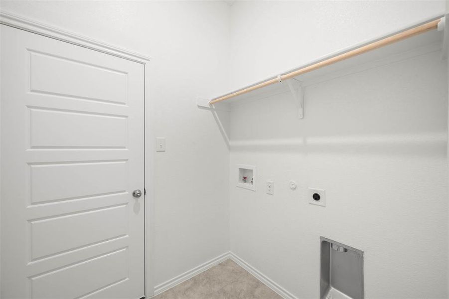 Spacious, unfurnished interior of a new home in Summer Crest, Fort Worth (Image 20).