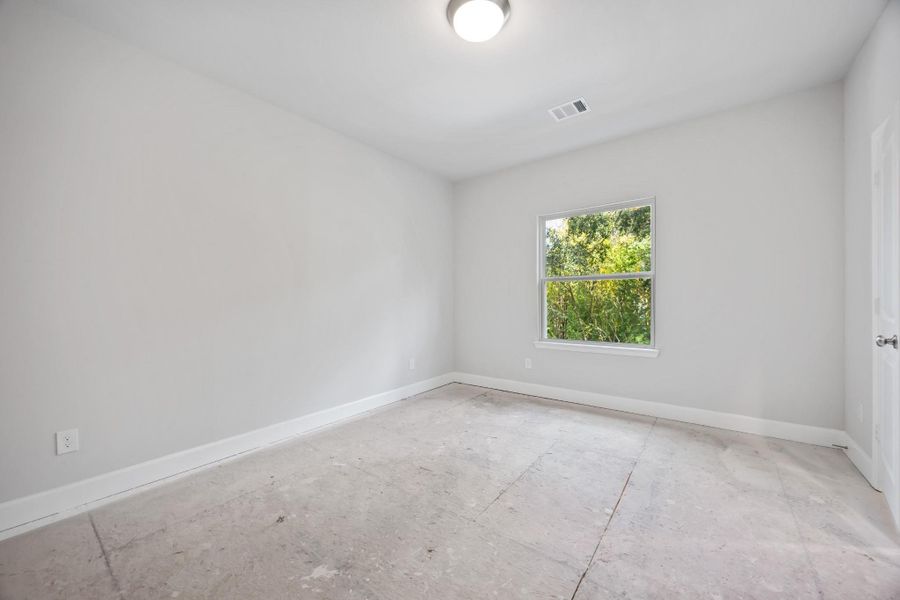 Roomy, bright, and full of potential. Perfect for guests, kiddos, or your favorite plant parent who needs a little sun.