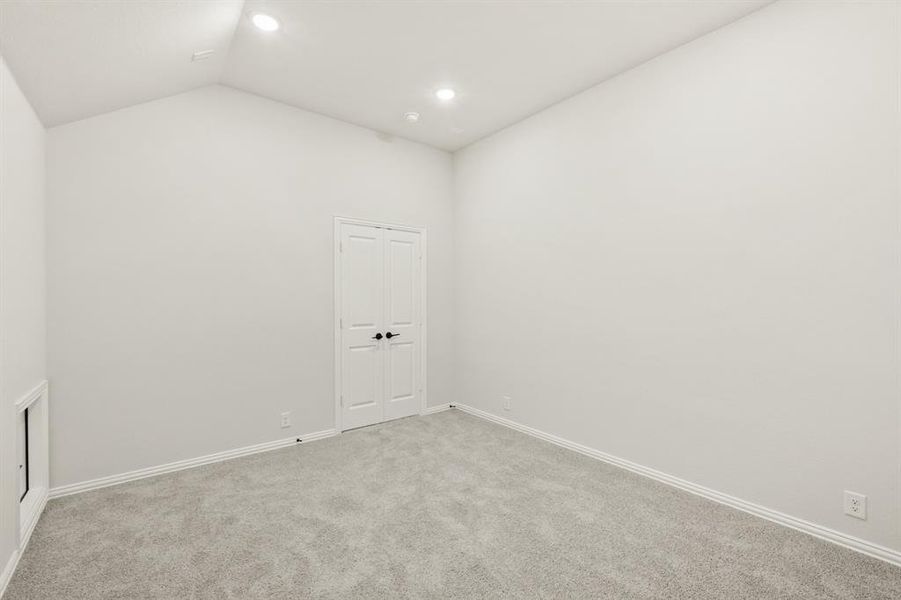 Spacious, unfurnished interior of a new home in The Oaks, Red Oak (Image 23).
