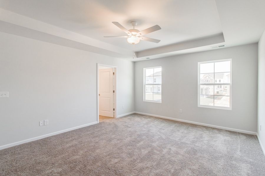 Spacious, unfurnished interior of a new home in Winston Point, Gilbert (Image 24).