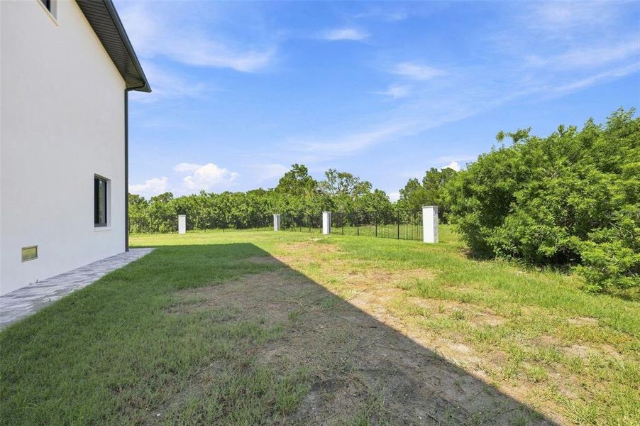 Exterior details and patio area of a home in , Port Richey (Image 3).