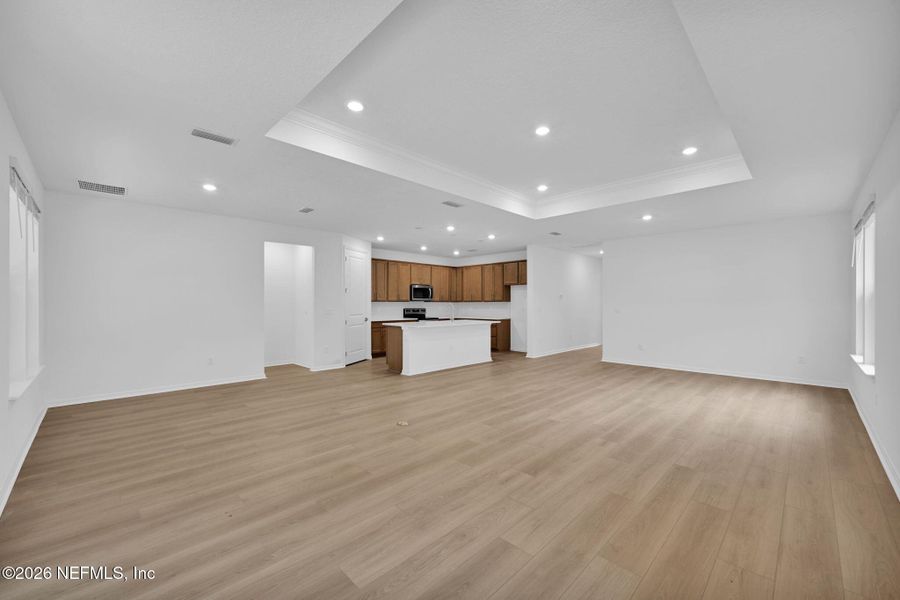 Spacious, unfurnished interior of a new home in Hyland Trail, Green Cove Springs (Image 17).