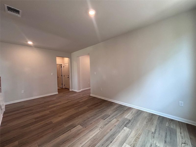 Spacious, unfurnished interior of a new home in The Colony, Bastrop (Image 14).