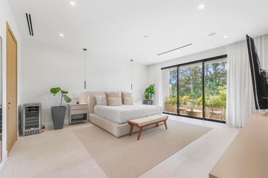 Furnished interior view inside a new home in , Fort Lauderdale (Image 59).