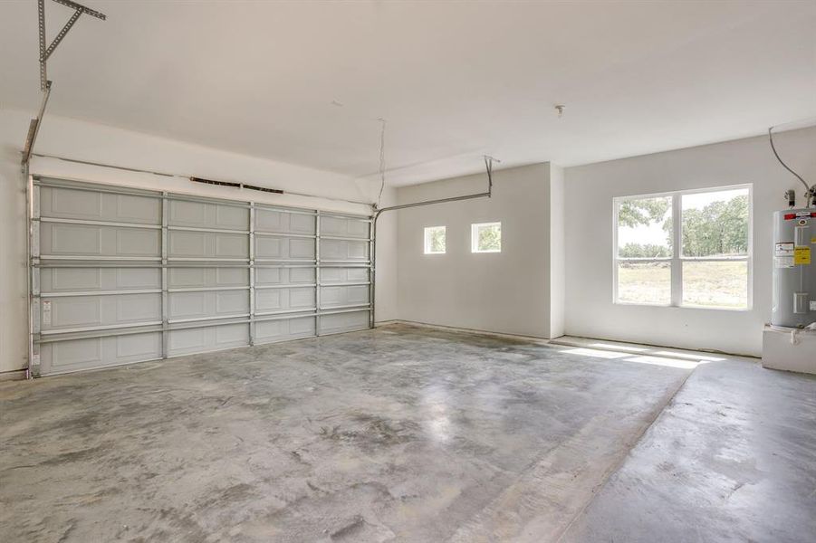 Spacious, unfurnished interior of a new home in , Sunset (Image 38).