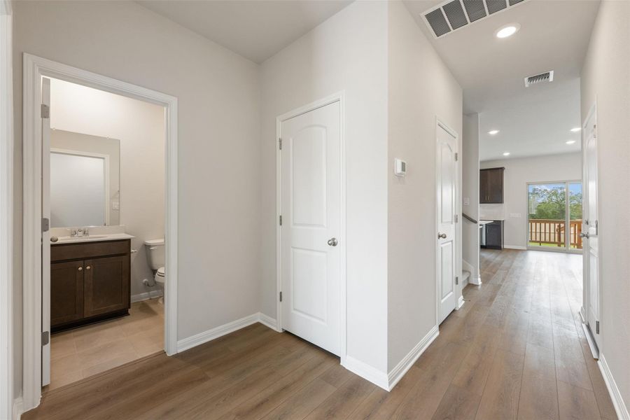 Representative images and renderings are for illustrative purposes. Actual structural options and design finishes of home may vary. Representative images and renderings are for illustrative purposes. Actual structural options and design finishes of home may vary.