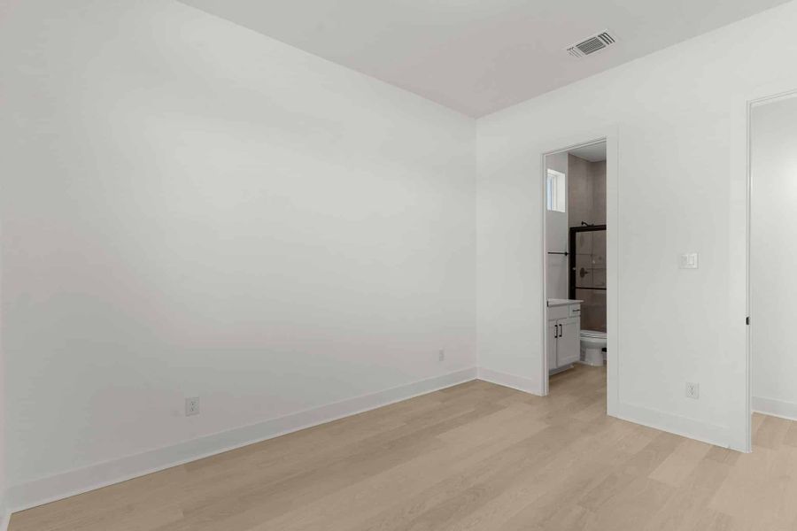 Spacious, unfurnished interior of a new home in Lariat, Liberty Hill (Image 20).