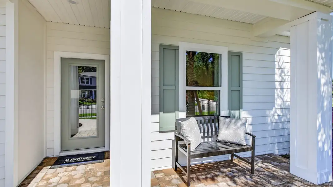 Representative exterior details of a home built from the Dundee+ by D.R. Horton in Bridle Creek, Jacksonville (Image 3).