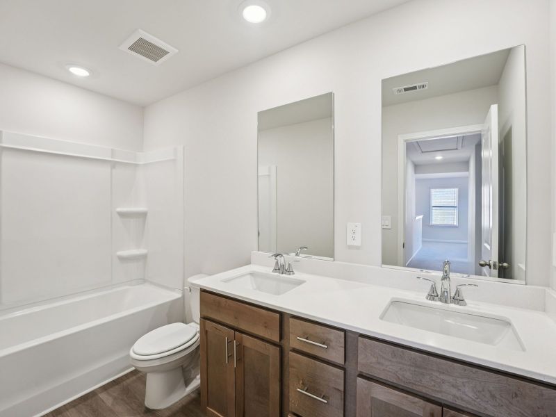 Furnished interior view inside a new home in Ivey Township, Dallas (Image 10).