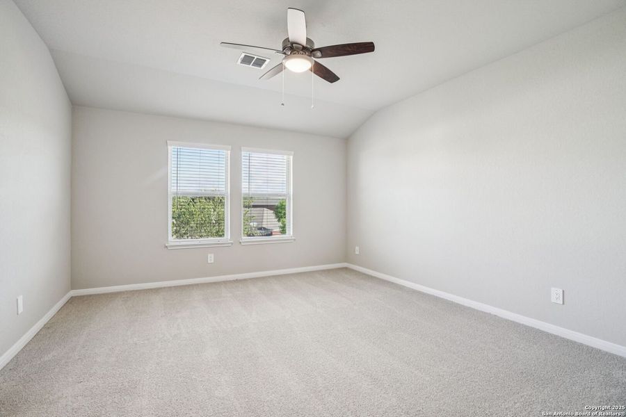 Spacious, unfurnished interior of a new home in Royal Crest, San Antonio (Image 31).