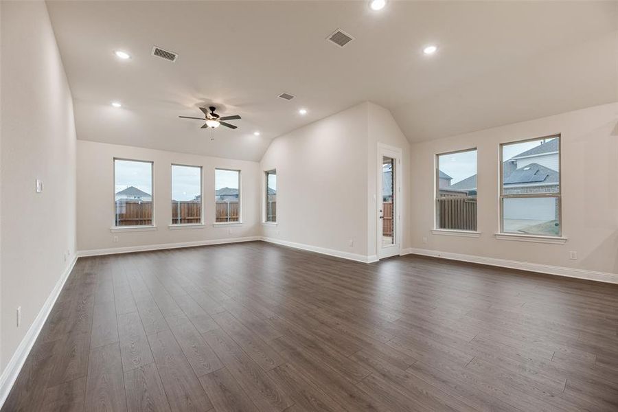 Spacious, unfurnished interior of a new home in Villages of Creekwood, Frisco (Image 14).