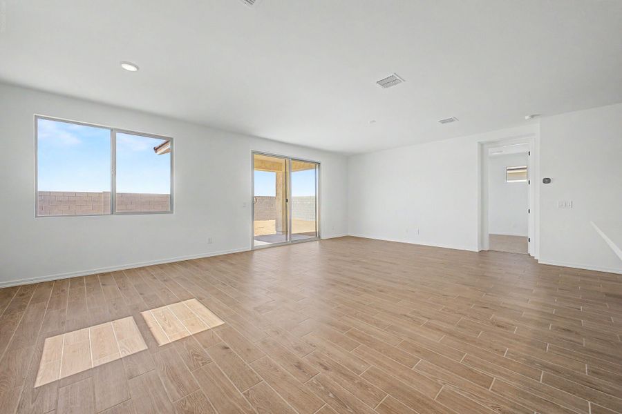 Spacious, unfurnished interior of a new home in White Tank Vistas, Waddell (Image 9). Spacious, unfurnished interior of a new home in White Tank Vistas, Waddell (Image 9).